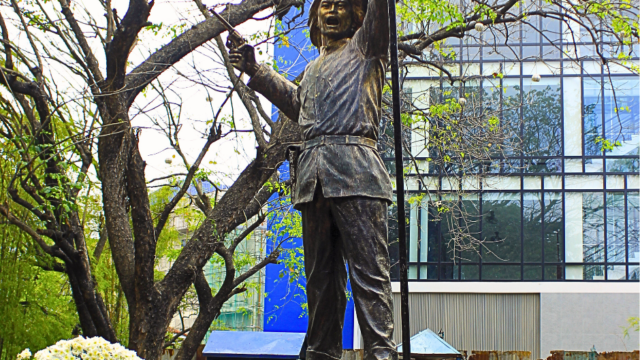Revolutionary Macario Sakay's monument at Plaza Morga