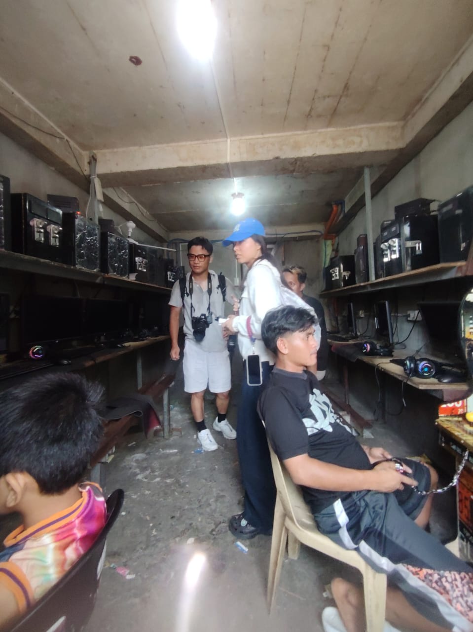 Ryan guiding international visitors on a Tondo walking tour in Manila
